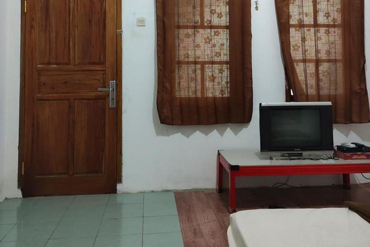 Hotel Losmen Yosi Carita Exteriér fotografie
