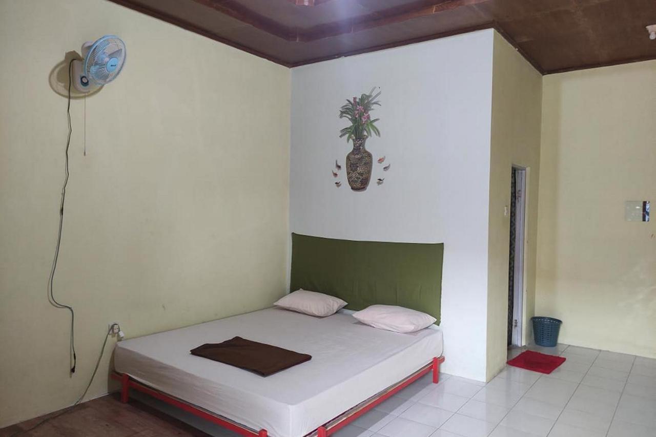 Hotel Losmen Yosi Carita Exteriér fotografie